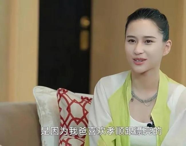 窦骁何超莲合体出席活动 难道是好事将近？