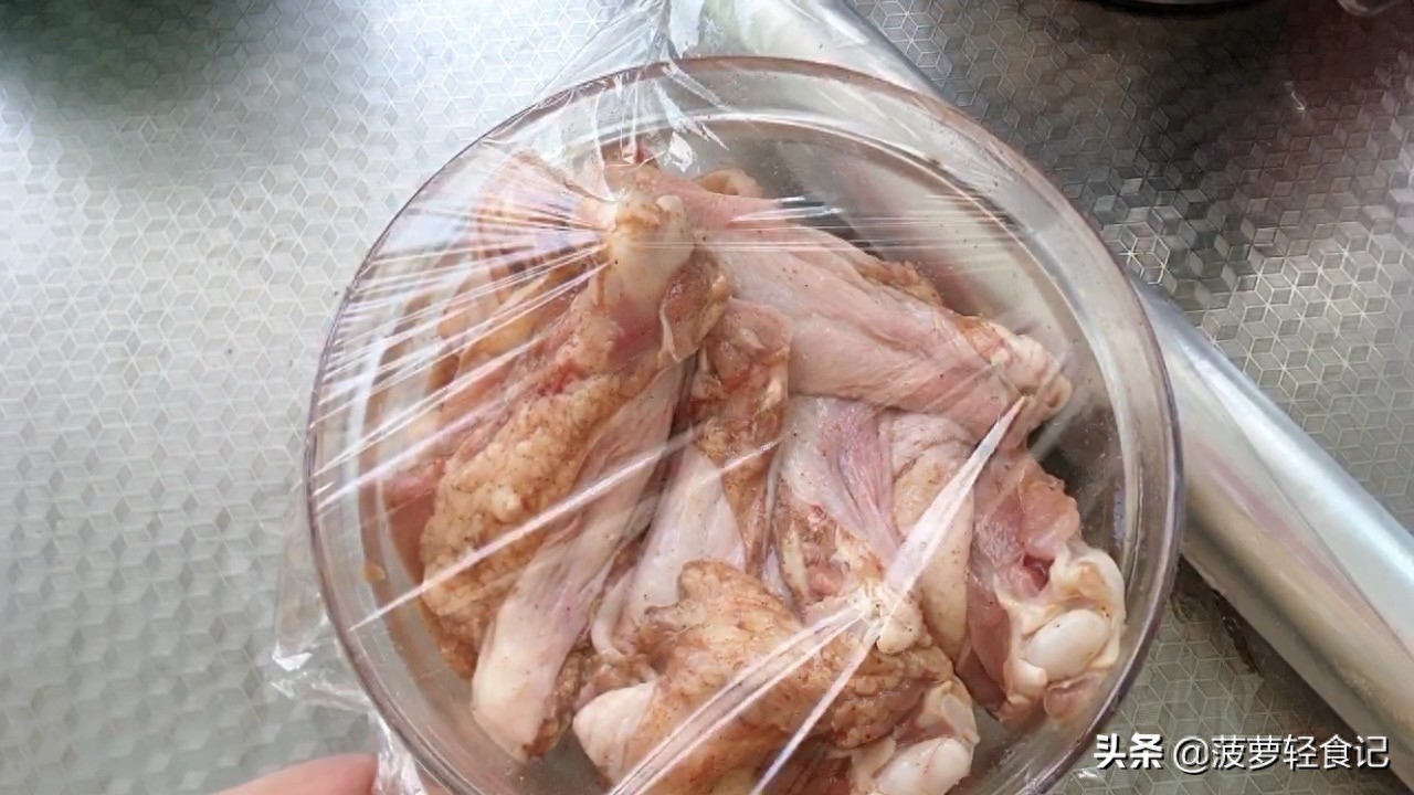 鸭翅根太便宜了，这么做好吃不油腻，我一口气吃了3个