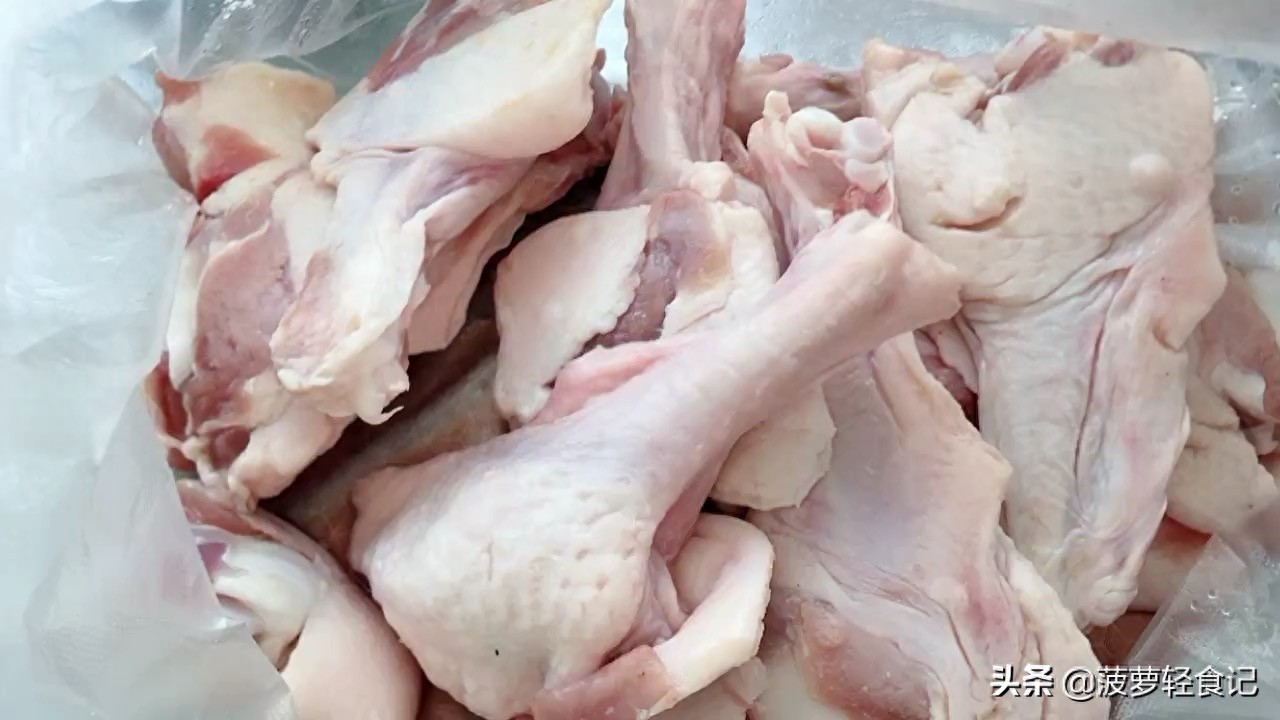 鸭翅根太便宜了，这么做好吃不油腻，我一口气吃了3个