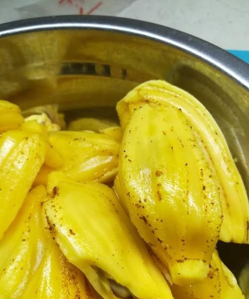 菠萝黑了可以吃吗