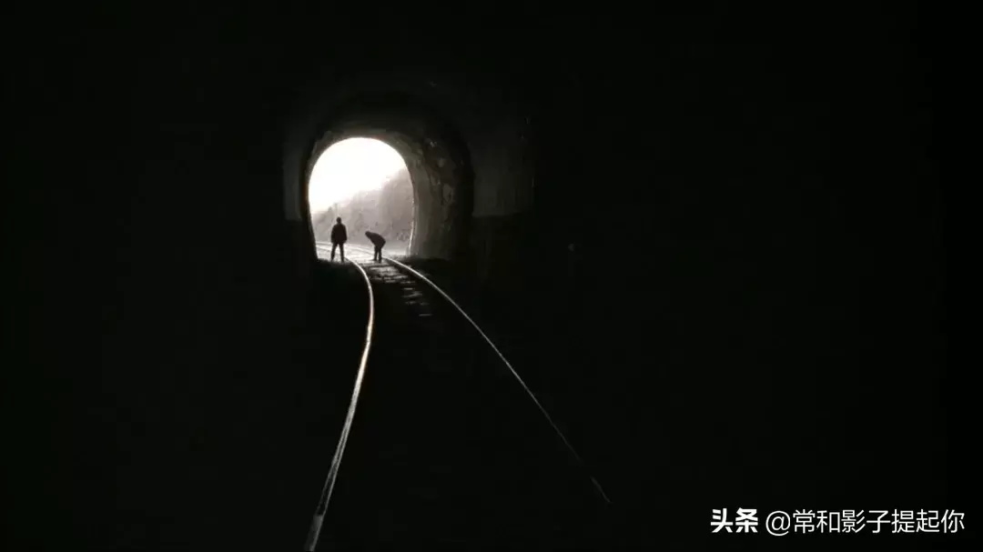 奉俊昊导演作品有哪些电影(盘点奉俊昊导演的7部电影长片)