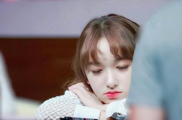 程潇,有点小俏皮的漂亮女孩,在韩国综艺中张嘴就说中文
