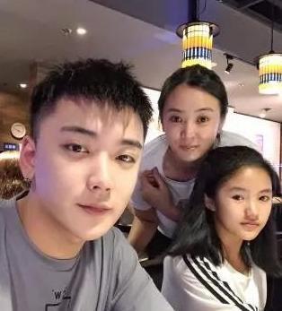 变形计史上最帅男孩,对农村妹妹关怀备至,一诺千金获好评