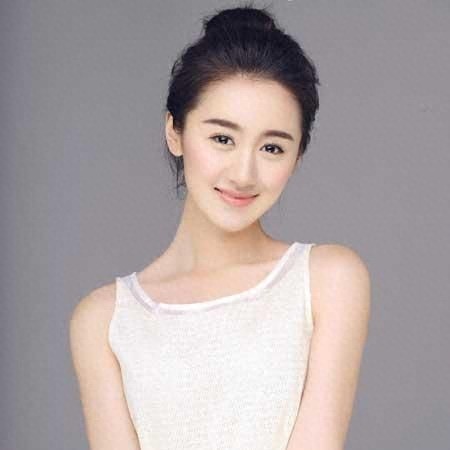 《琉璃》见面会袁冰妍亲成毅引讨论，袁冰妍回应：这是职业